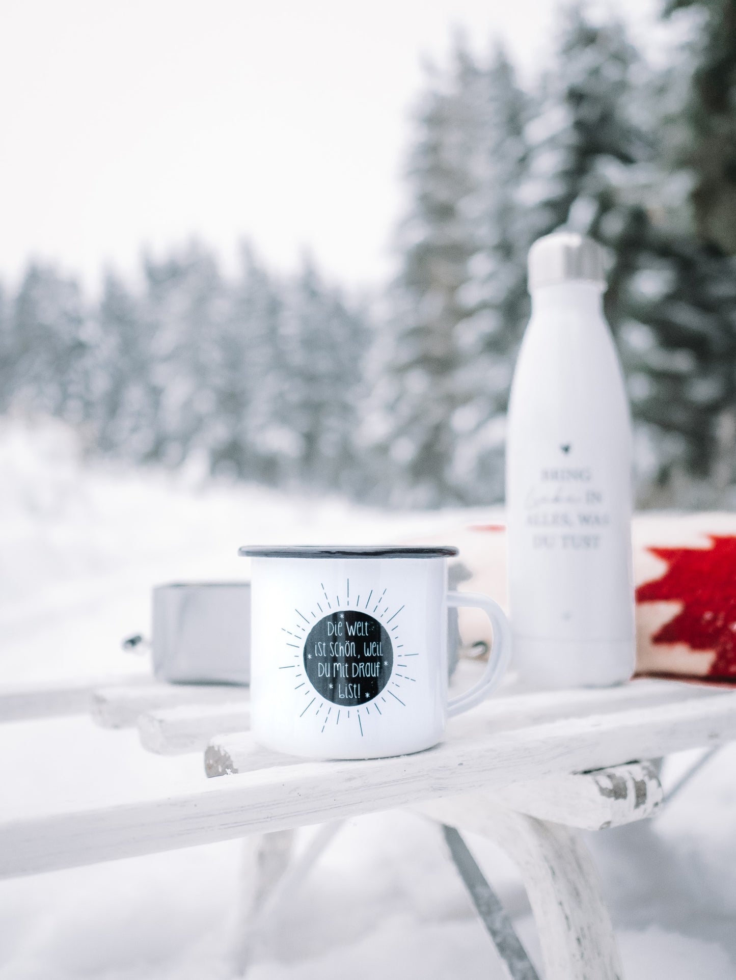 Emaille Tasse Die Welt ist schön