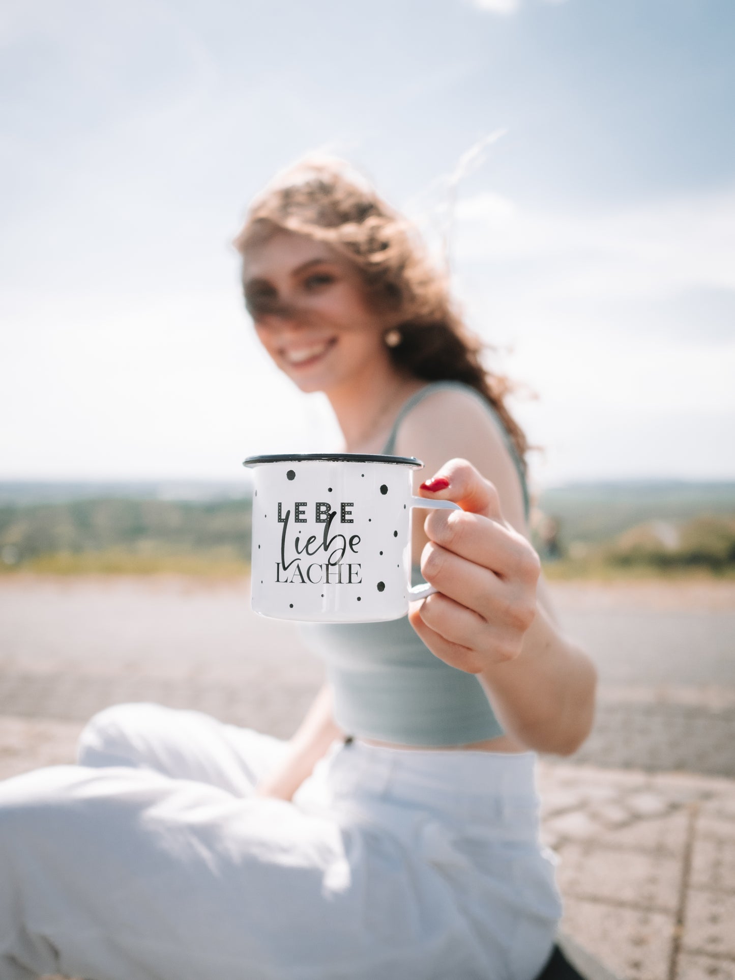 Emaille Tasse Lebe Liebe Lache