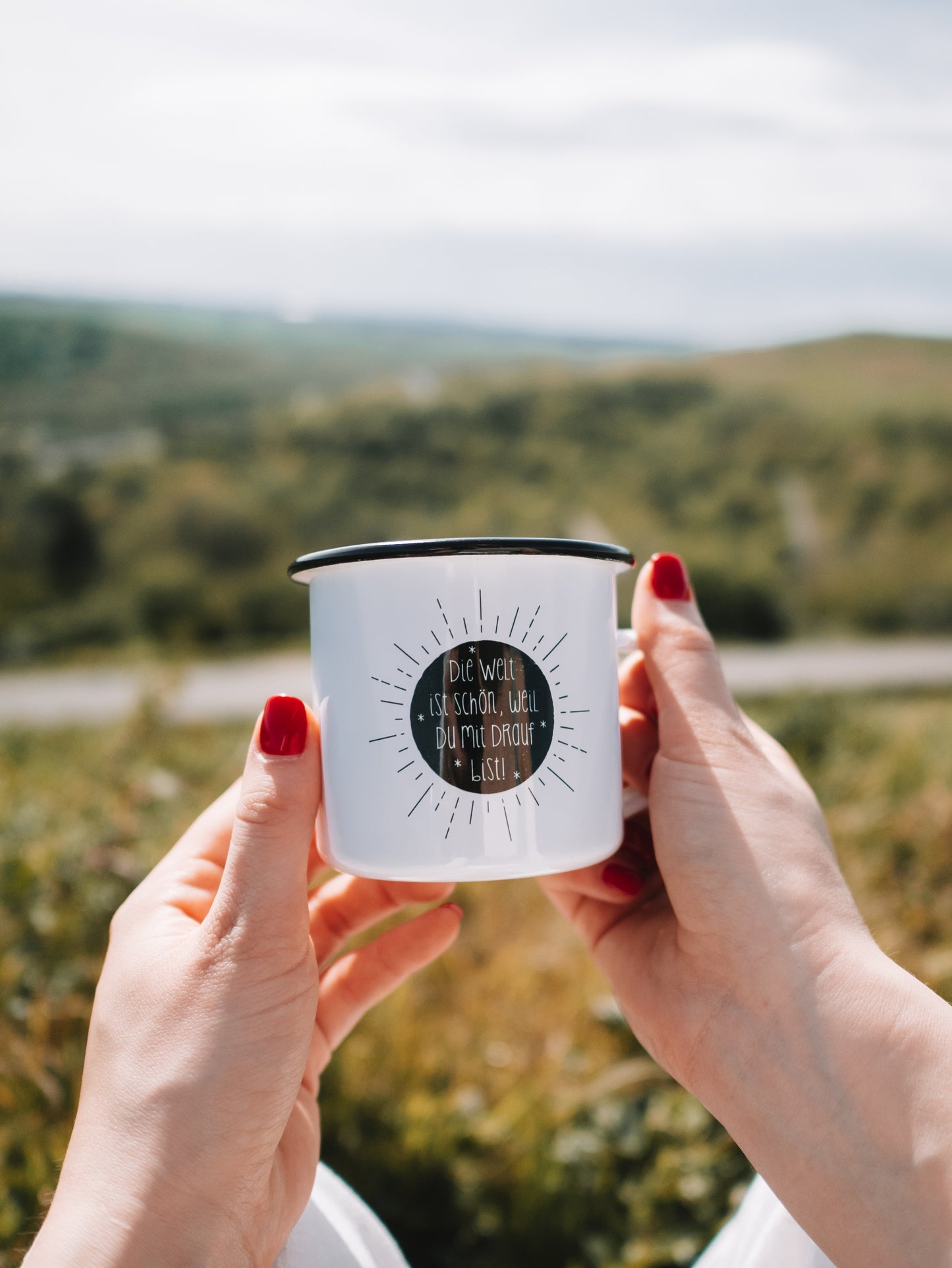 Emaille Tasse Die Welt ist schön
