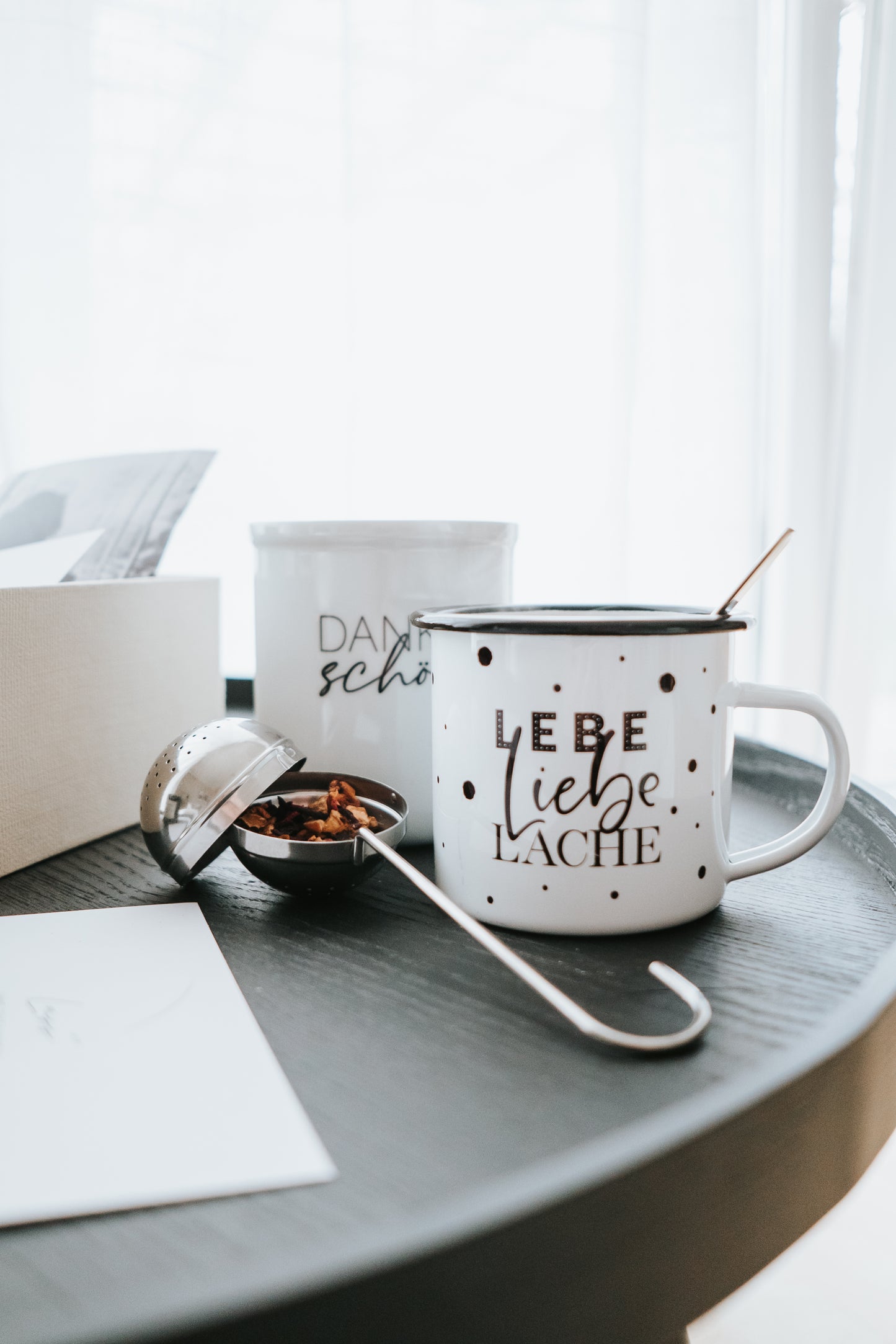 Emaille Tasse Lebe Liebe Lache