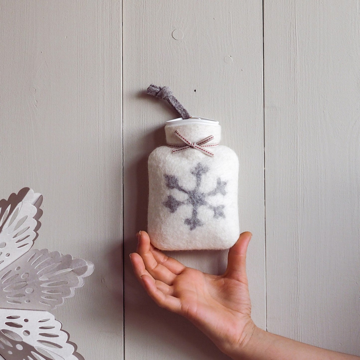 Mini Wärmflasche Schneeflocke weiss hellgrau