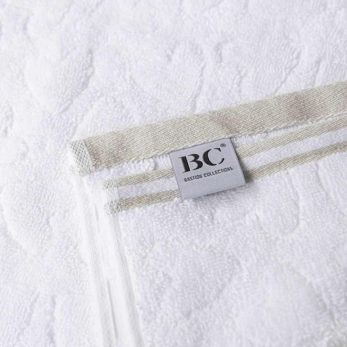 Badetuch Herz 70 x 140 cm weiss