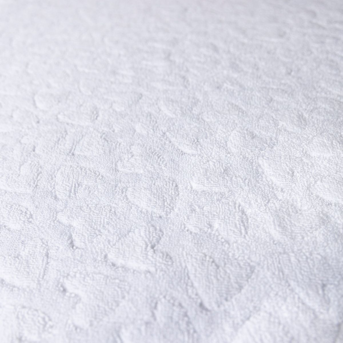 Badetuch Herz 70 x 140 cm weiss