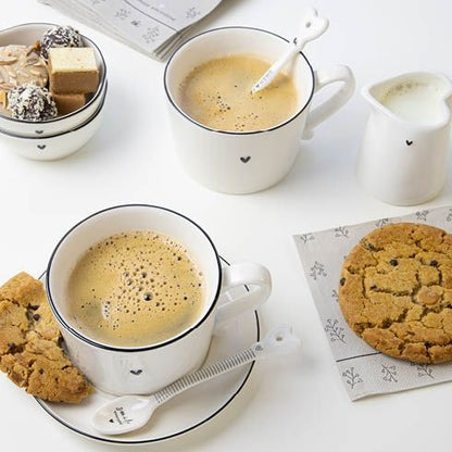 Cappuccino Unterteller rund mit schwarzem Rand und Herz
